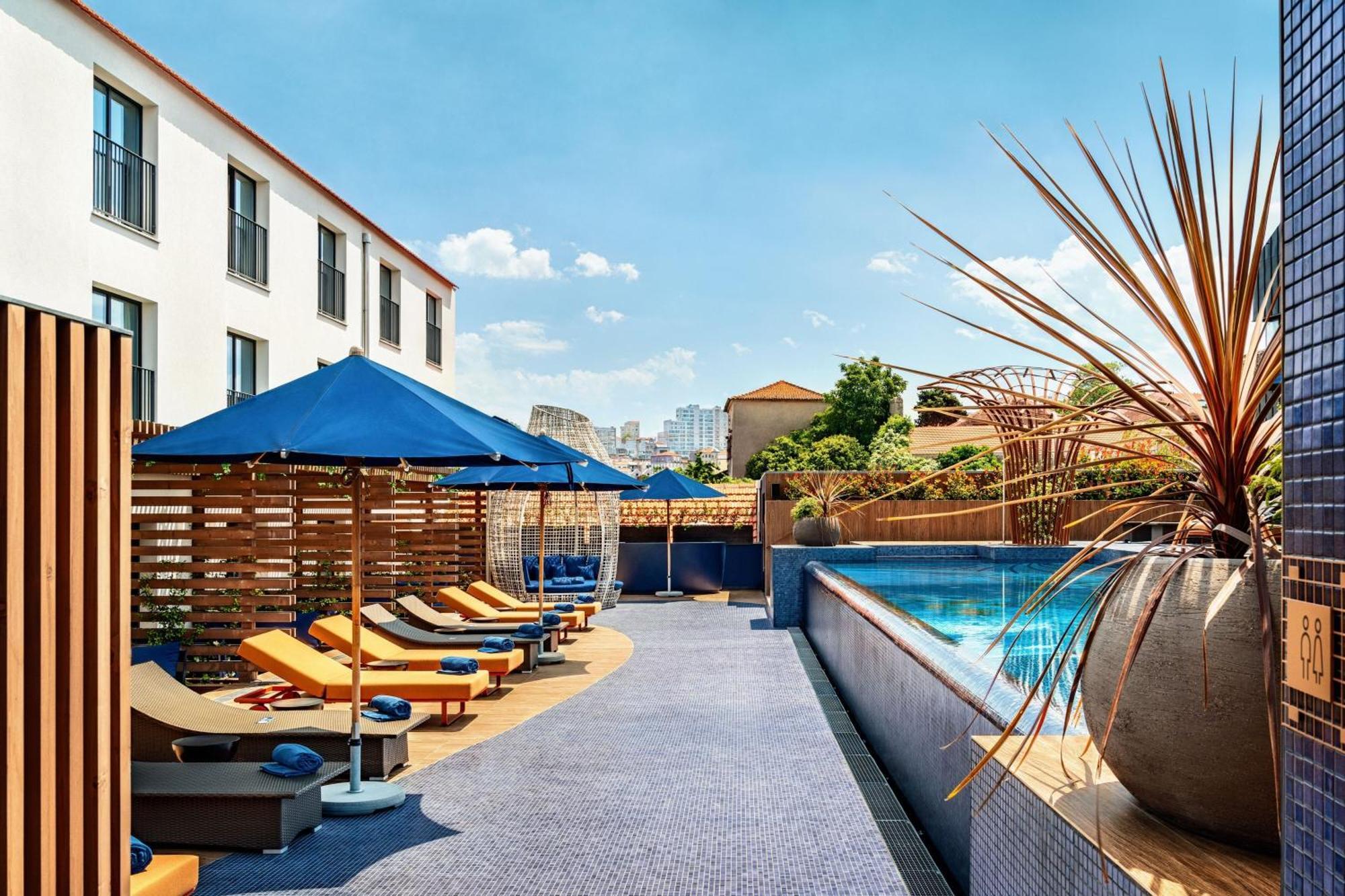 Forte De Gaia, Autograph Collection Vila Nova de Gaia Kültér fotó The rooftop pool at the Hotel