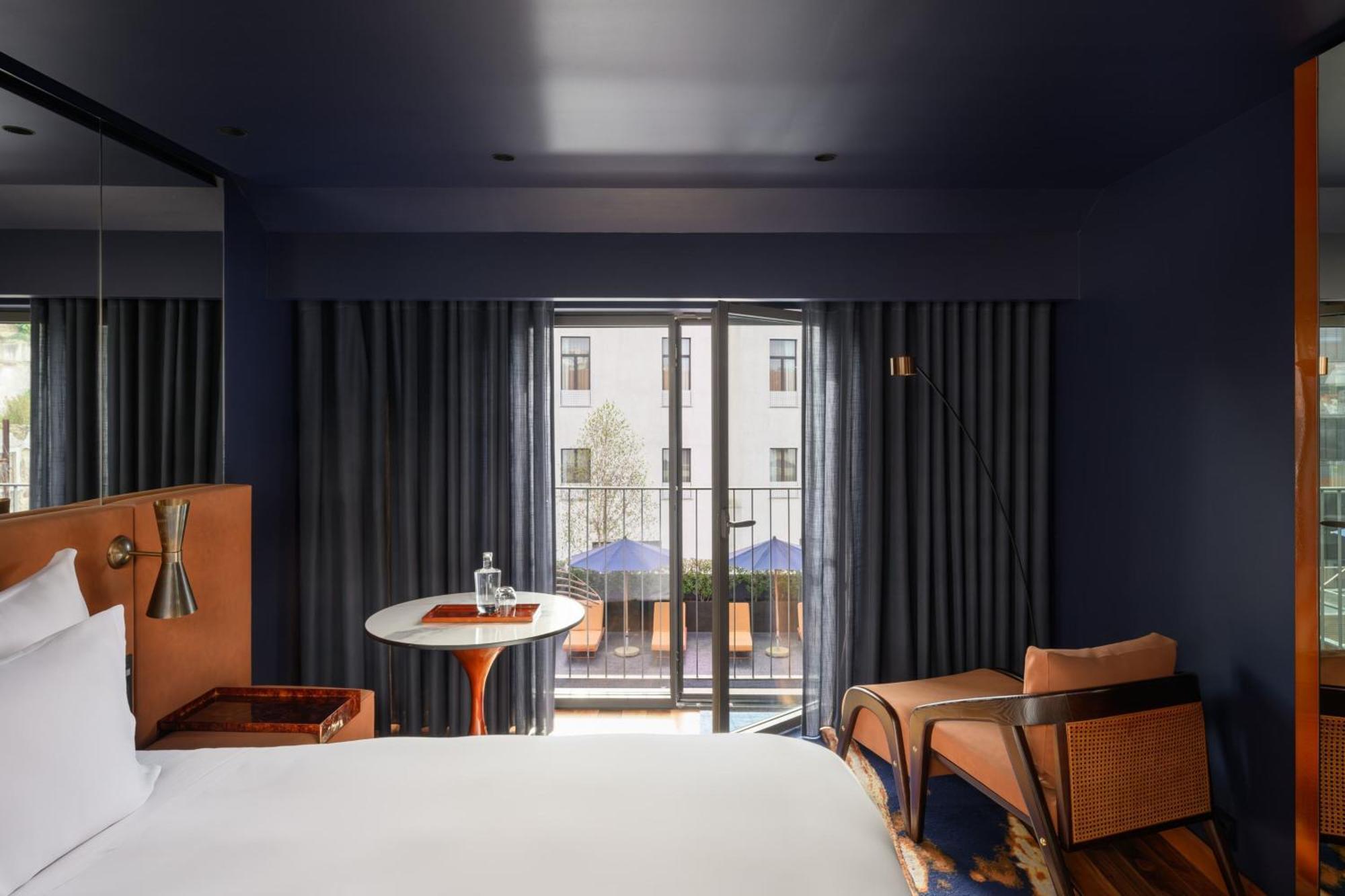 Forte De Gaia, Autograph Collection Vila Nova de Gaia Kültér fotó A room at the Hotel Indigo Paris Montmartre